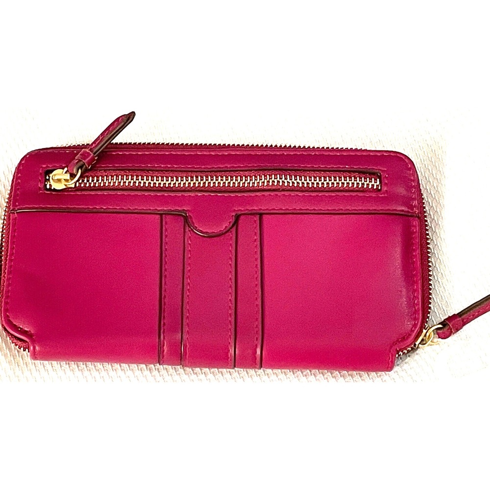 Time & Tru Women's Zipper Up Wallet in Dark Raspberry is stylish and fu